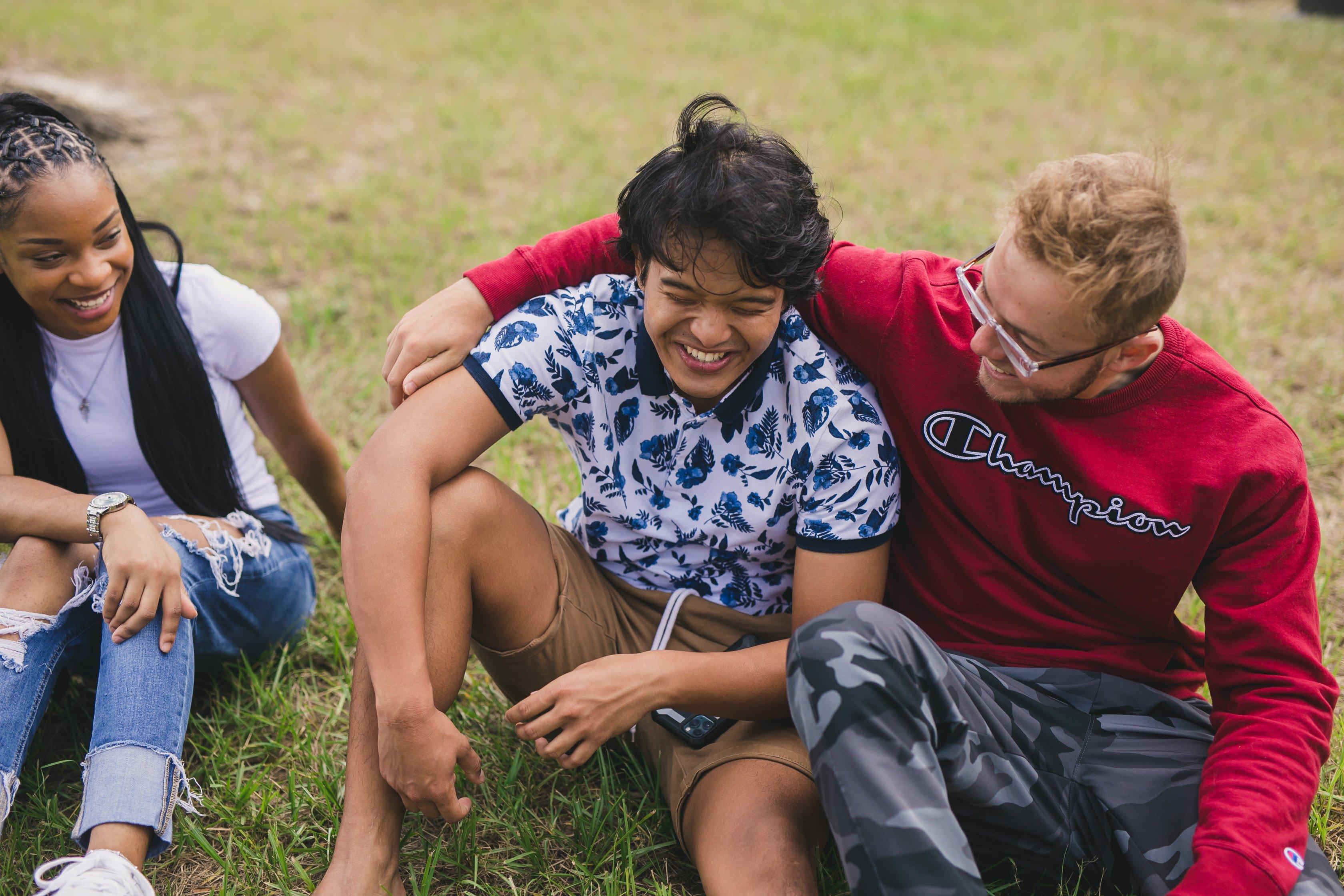 Students-hanging-out